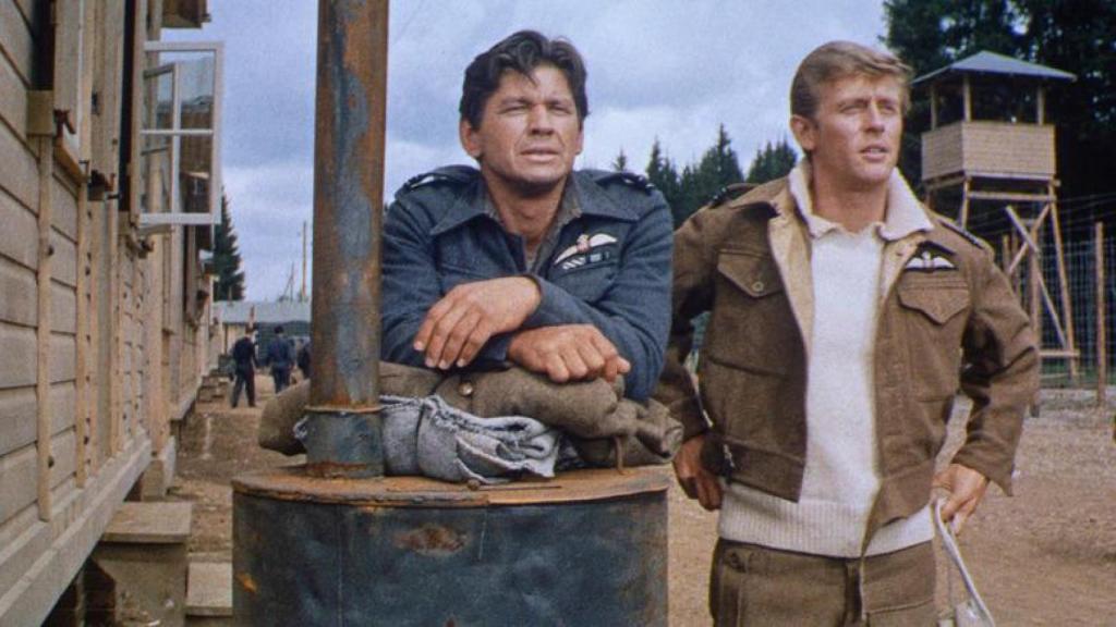 Charles Bronson y John Leyton en los papeles de Danny y Willie en 'La gran evasión'