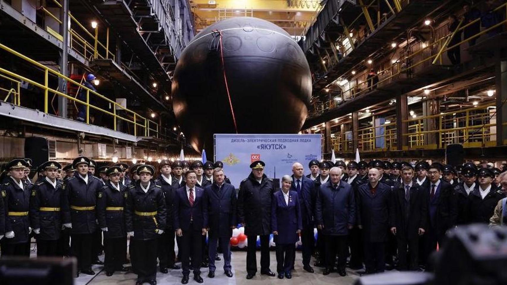 Submarino Yakutsk durante la ceremonia de botadura