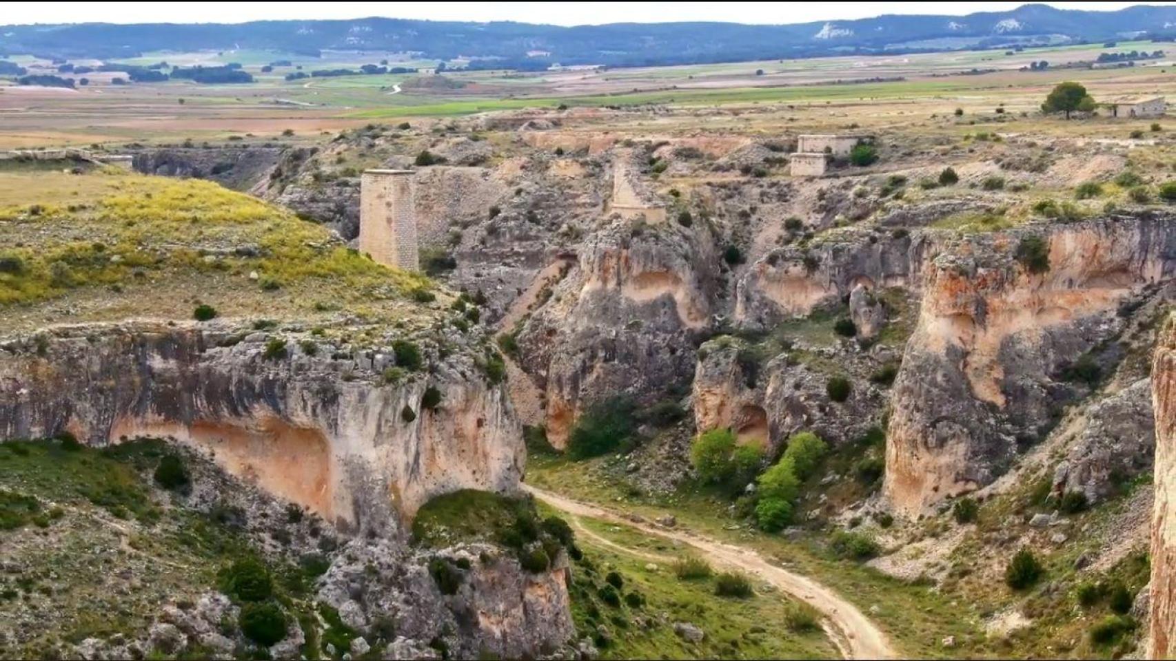 Salvar la pilastra del Barranco de La Hoz: La lucha de La Puebla de Albortón por conservar su patrimonio