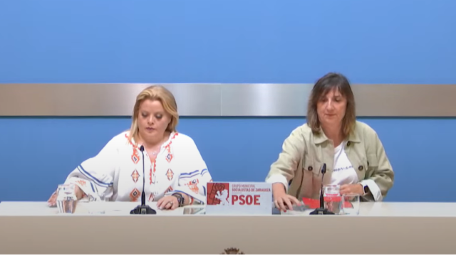 La portavoz socialista, Lola Ranera, y la concejal Eva Cerdán durante la comparecencia en el Ayuntamiento de Zaragoza.