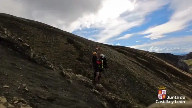 El rescate de un montañero en el pico Monihuero de Torre de Babia