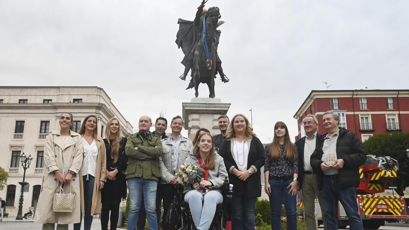 La alcaldesa de Burgos, Cristina Ayala, preside el acto de homenaje que el Ayuntamiento realiza a la nadadora paralímpica y triple medallista burgalesa en París, Marta Fernández