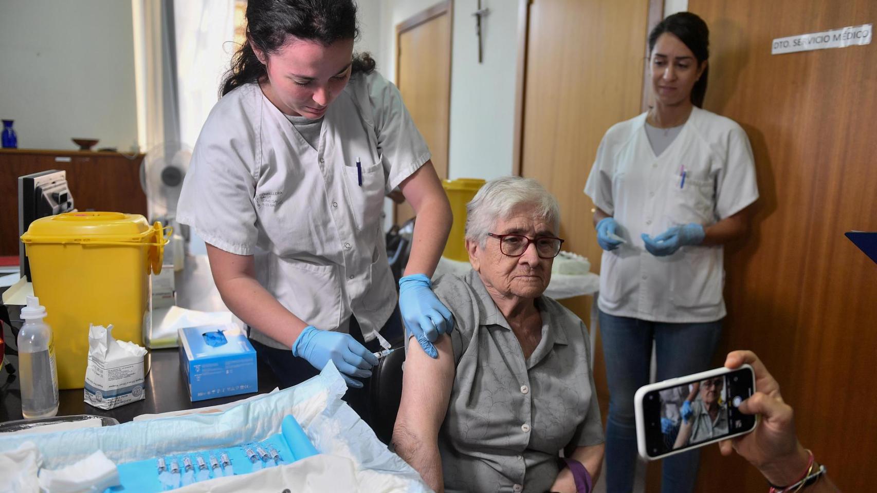 Las infecciones respiratorias se duplican en un mes mientras Sanidad plantea la vuelta a las mascarillas