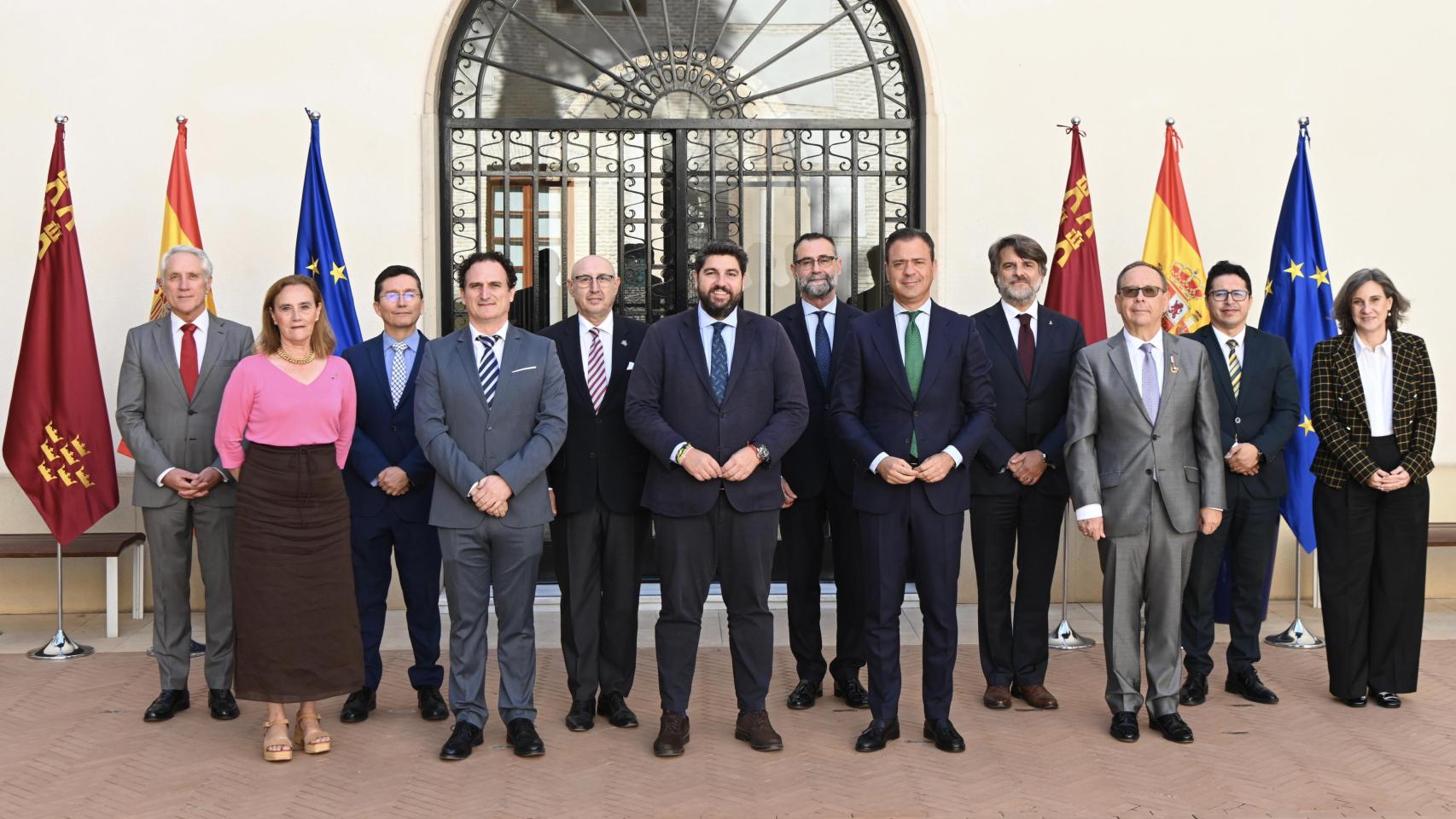 El encuentro del Cuerpo Consular acreditado en la Región de Murcia con Fernando López Miras..