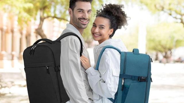 ¿Vas a hacer una escapada? Amazon rebaja la mochila de cabina viral para olvidarte de facturar