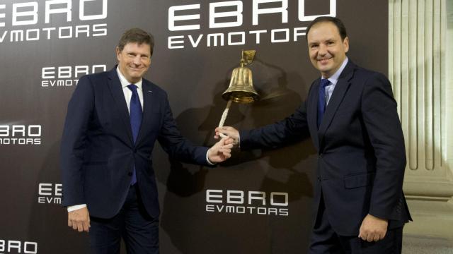 El CEO de Ebro, Pedro Calef, y el presidente de EV Motors, Rafael Ruiz.