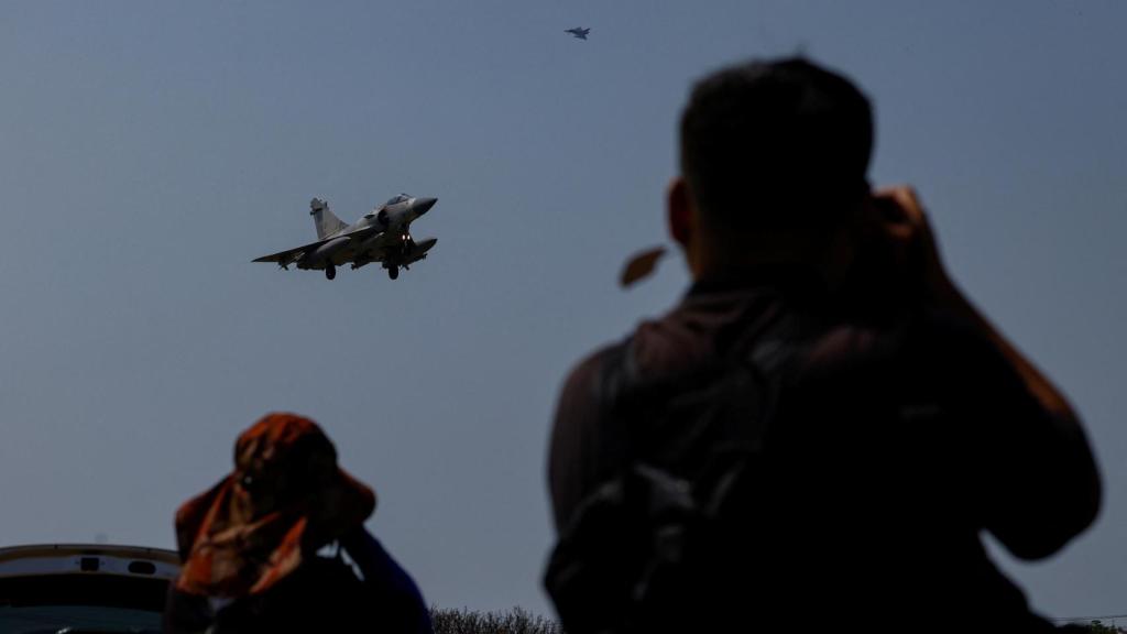 Un caza Air Forge Mirage 2000 del Ejército de Taiwán despegando de la base aérea de Hsinchu.