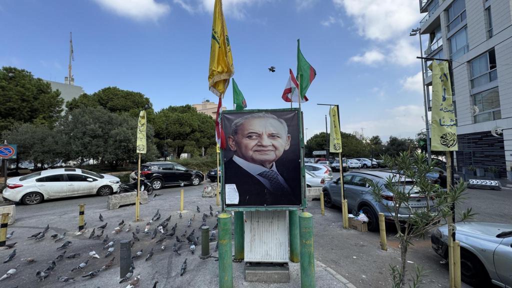 Imagen de Nabih Berri, presidente del Parlamento del Líbano, en las calles de Beirut.