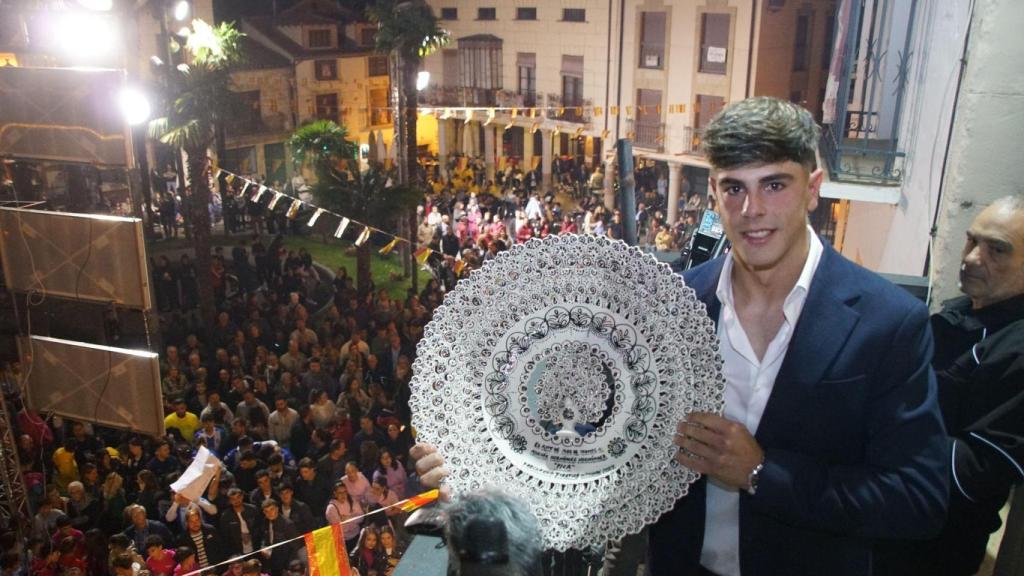 El jugador del Alavés Pica abre las fiestas de Alba de Tormes con su pregón