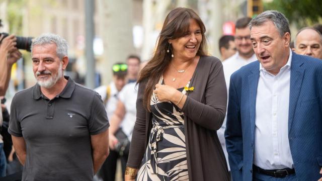 La presidenta de Junts, Laura Borràs (c) y el portavoz del PNV en el Congreso, Aitor Esteban (d).