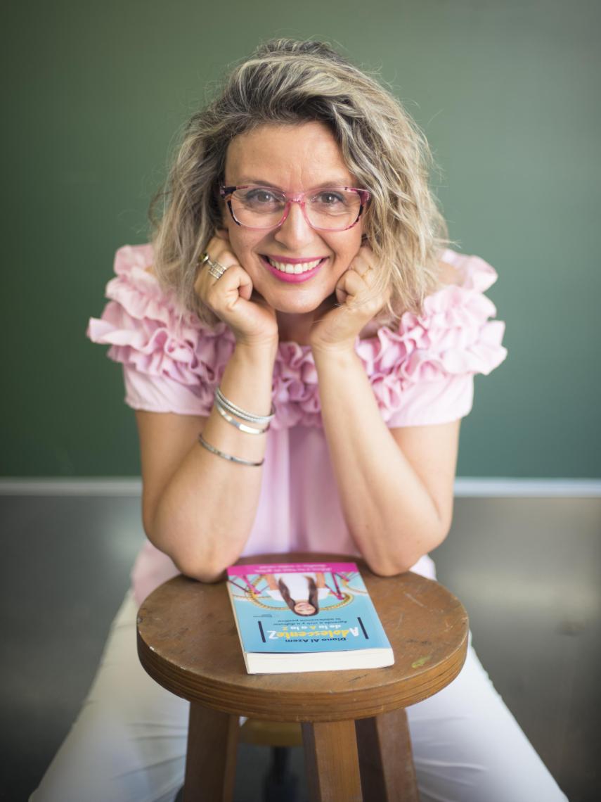 Diana Al Azem posa con su último libro.