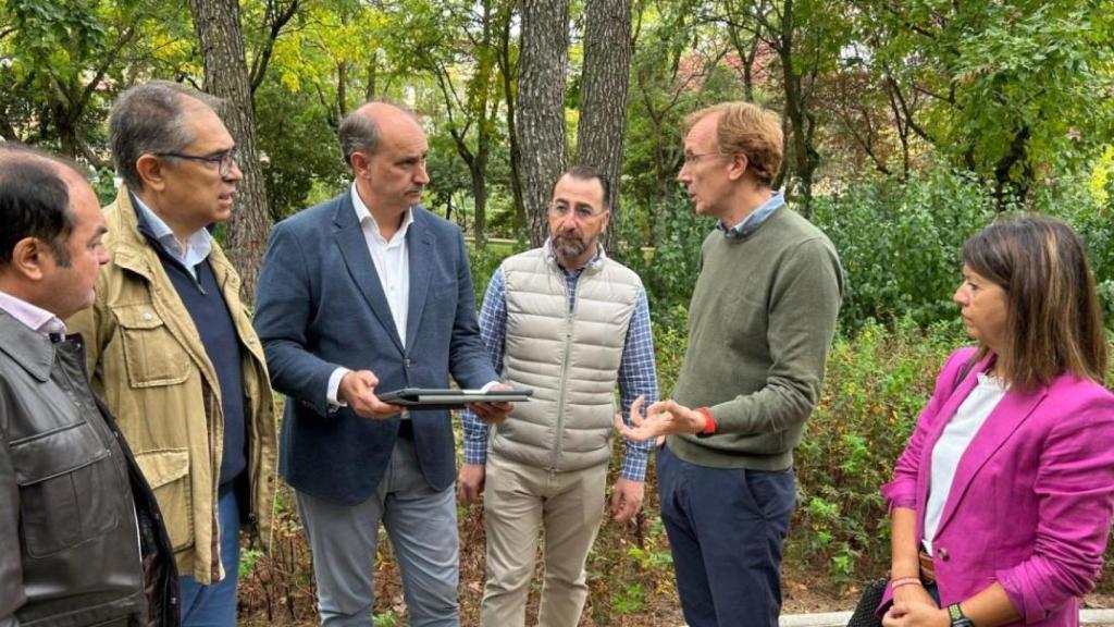 El consejero de Digitalización en su visita a Colmenar Viejo.