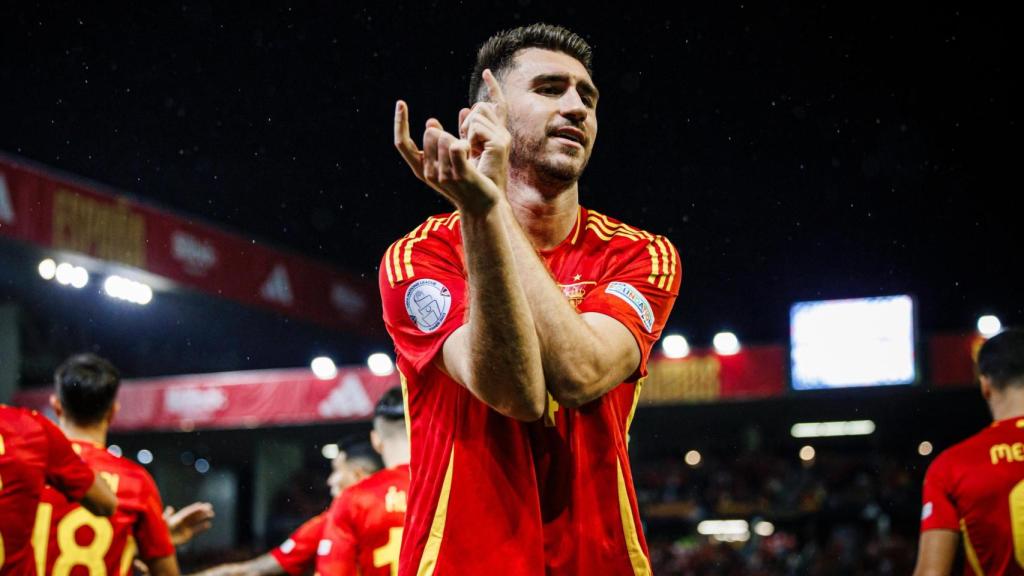 Laporte celebra su gol con España.