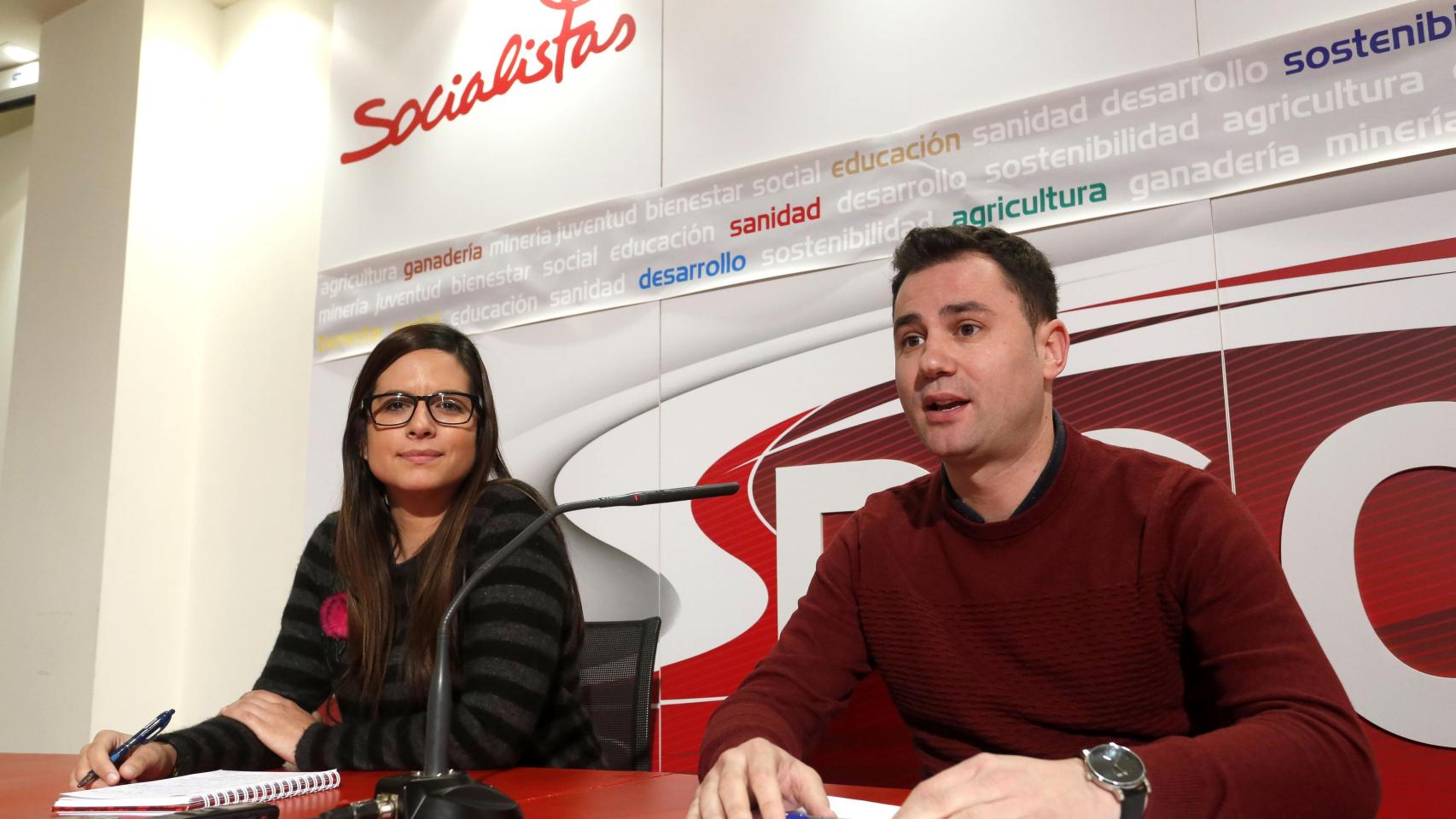 La secretaria de Organización del PSOE de León, Nuria Rubio, y el secretario general del partido, Javier Alfonso Cendón, en una imagen de archivo
