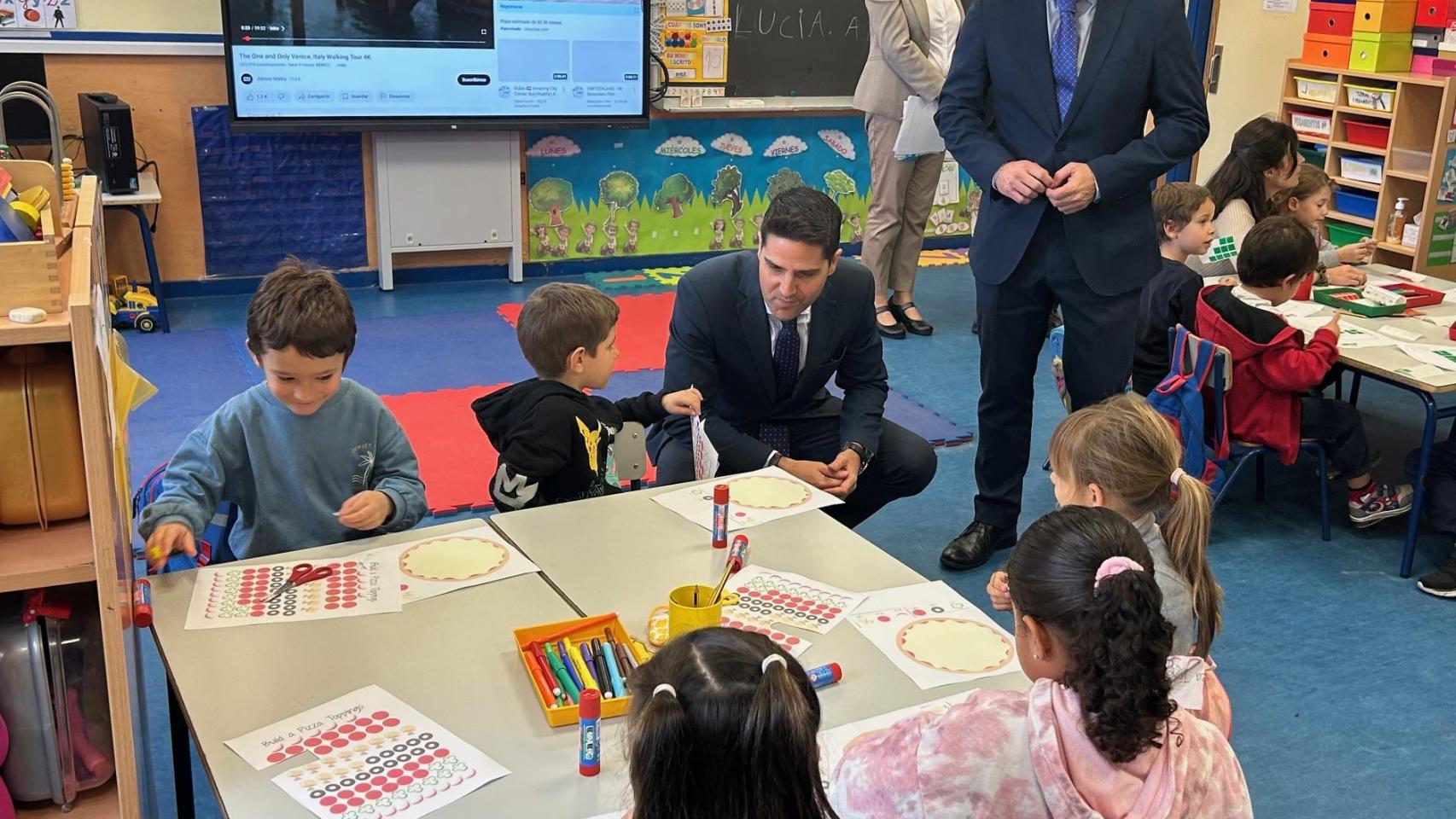 Emilio Viciana Duro, durante su visita al centro educativo.