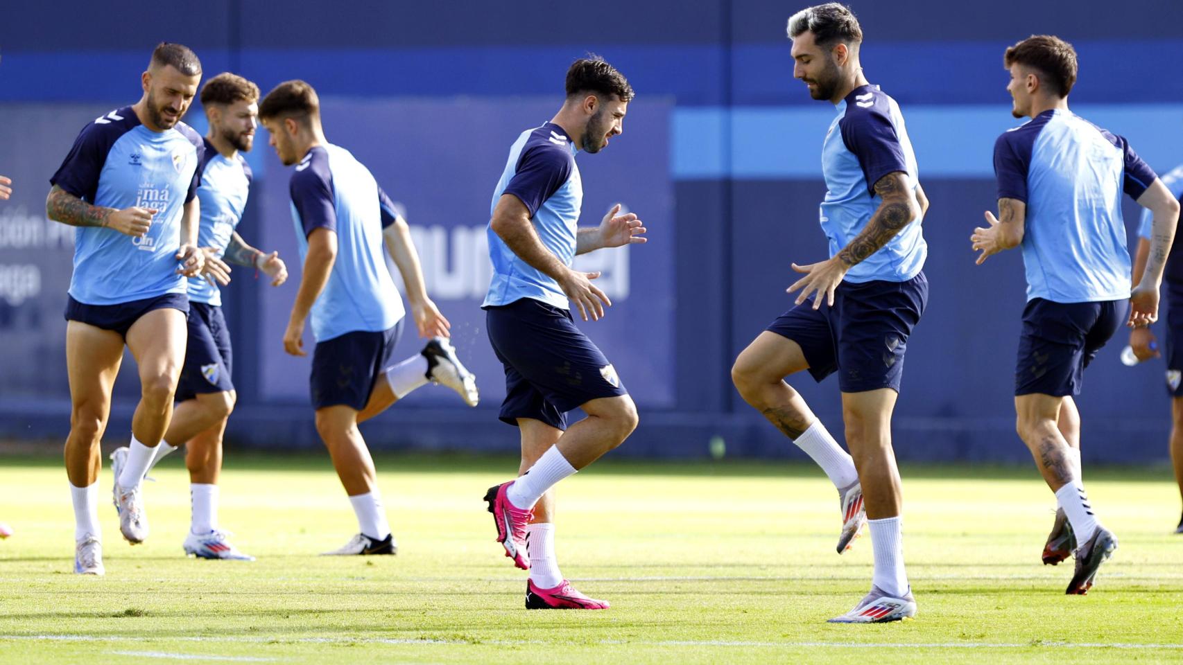 Varios jugadores del Málaga CF durante una sesión de entrenamiento.