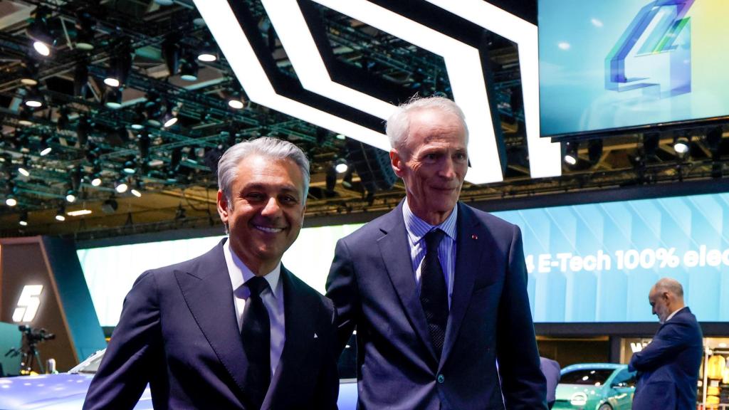 Luca de Meo (CEO de Renault y portavoz de los fabricantes) en el Salón de París.