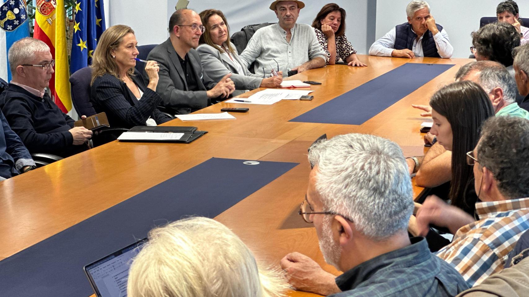 Reunión para escuchar las propuestas para el Teatro Cine Fraga de Vigo.