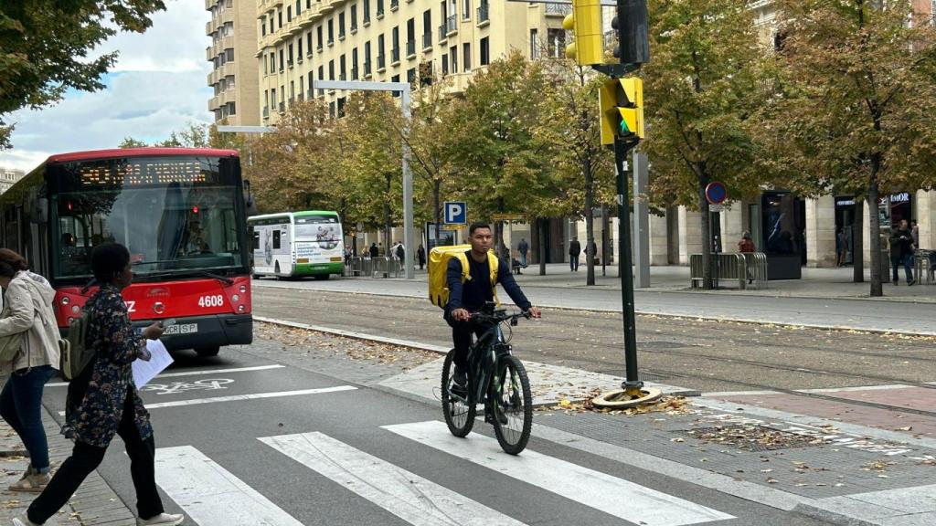 Un ciclocarril en paseo Independencia de Zaragoza.