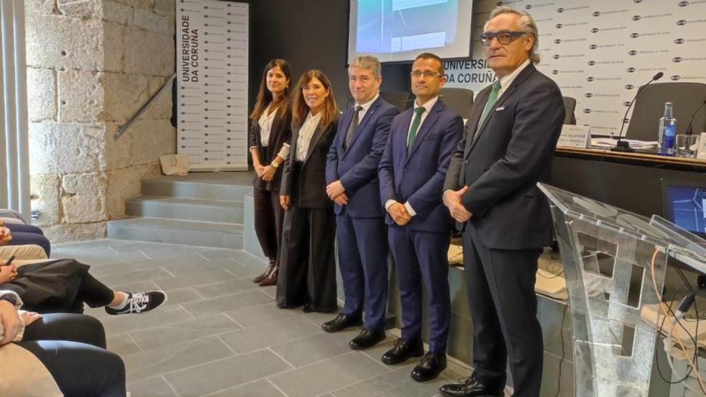 El rector de la UDC, Ricardo Cao, en el centro, en la entrega de los Premios Galicia Renovable.