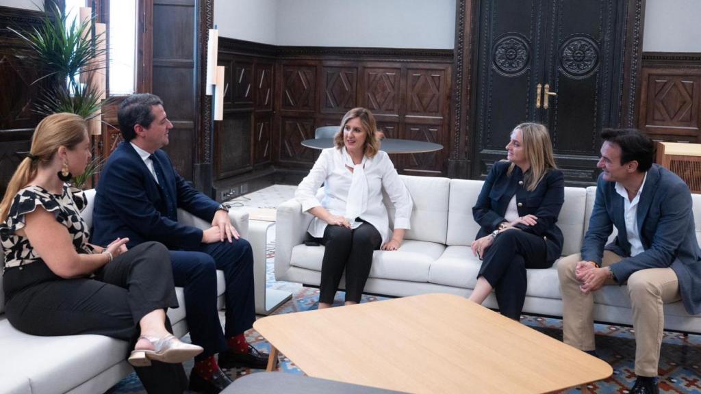 Los alcaldes de Granada, Jaén y Córdoba con Catalá en Valencia. EE