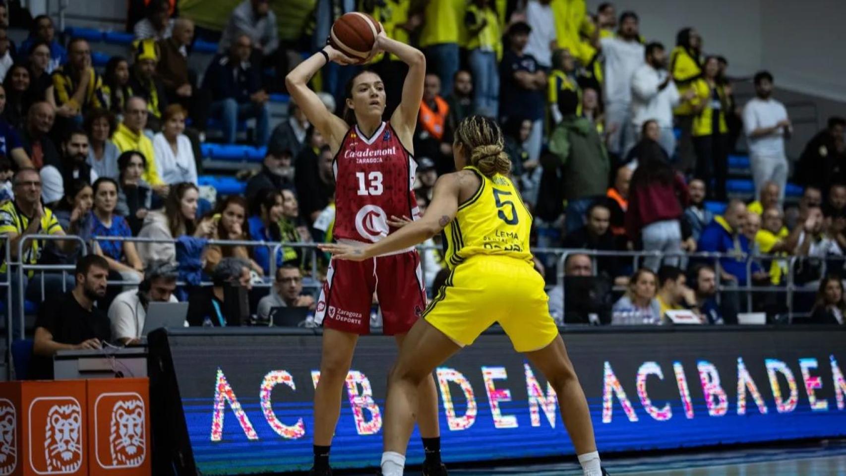 Helena Pueyo en el compromiso de este miércoles ante el Fenerbahçe.