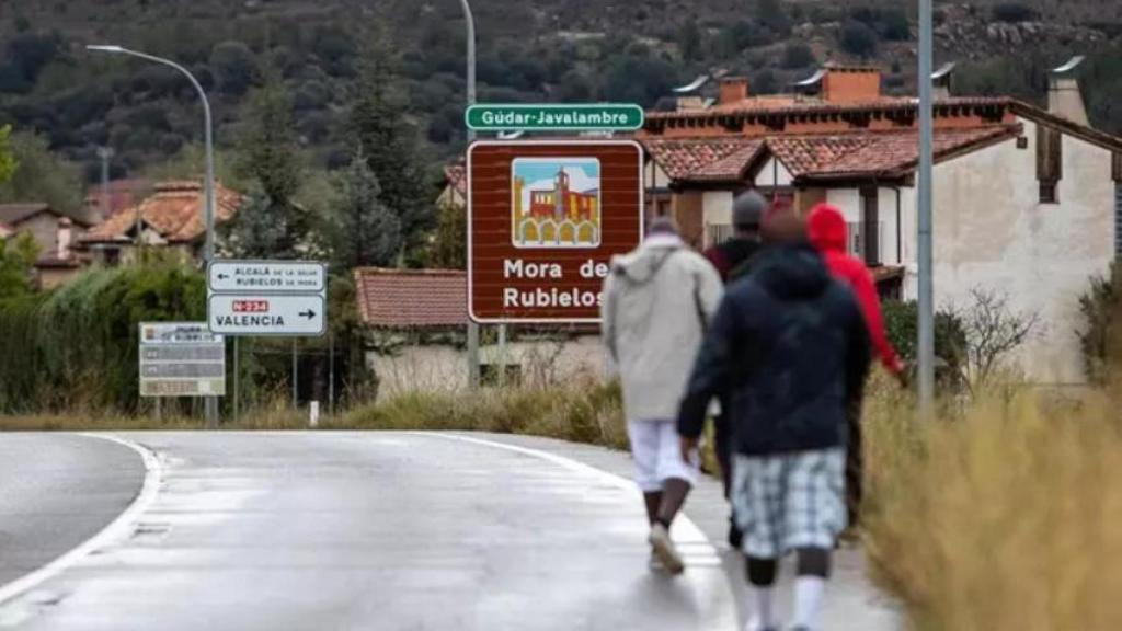 Grupo de migrantes acogidos en Mora de Rubielos.