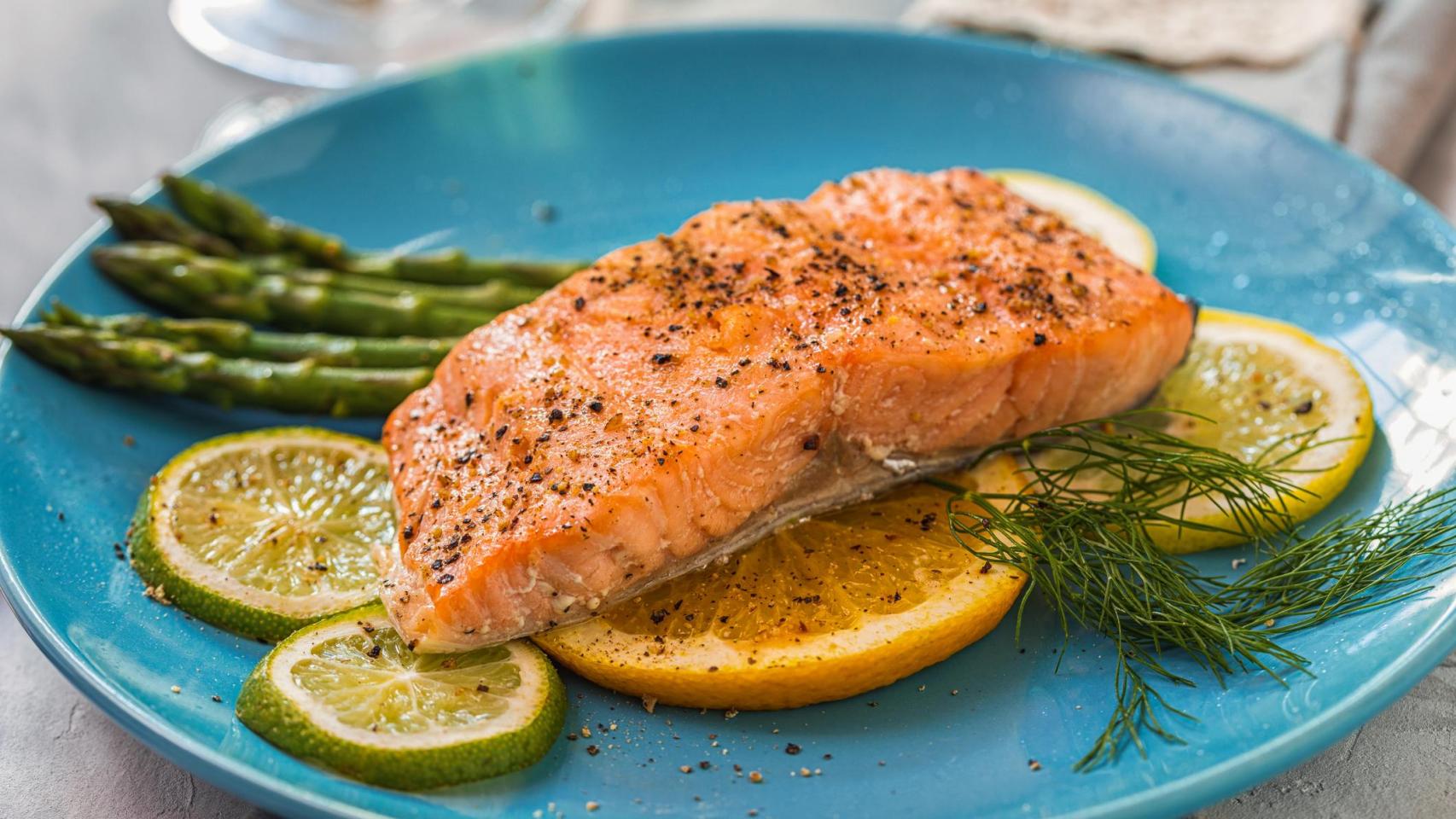 Un plato de salmón