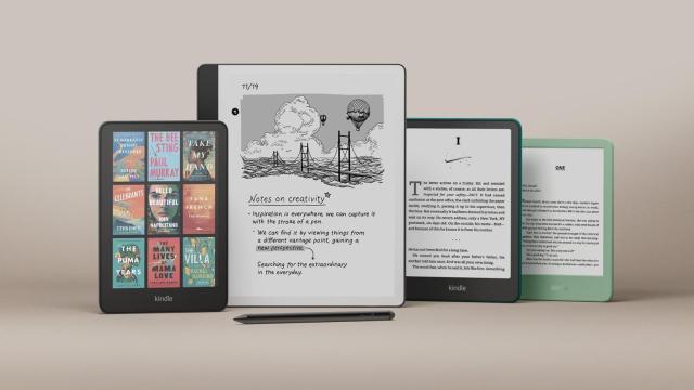 Nuevos Amazon Kindle de izq. a drch.: Kindle Colorsoft, Kindle Paperwhite, Kindle Scribe y básico