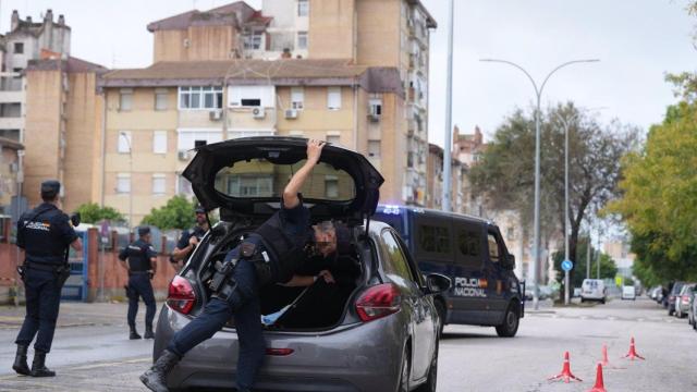 Efectivos de la Policía Nacional en las Tres Mil Viviendas.