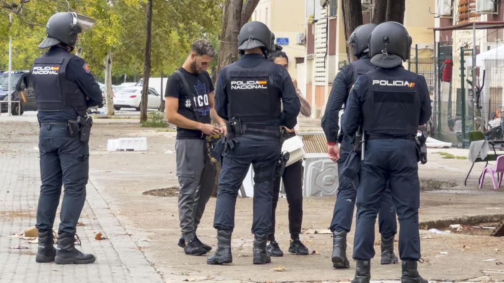 Efectivos de la Policía Nacional en las Tres Mil Viviendas.