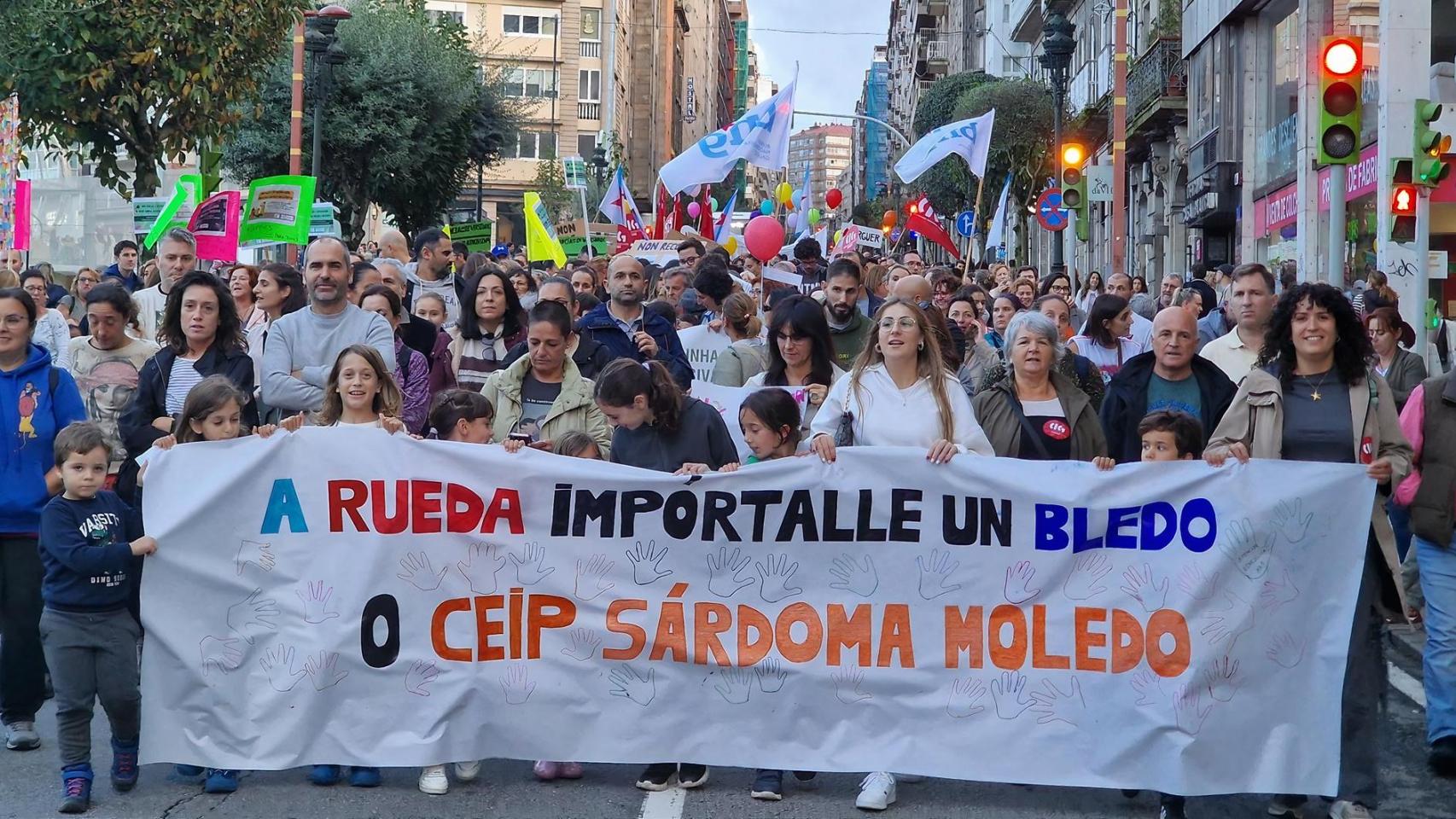 Manifestación en Vigo por la falta de docentes de apoyo.