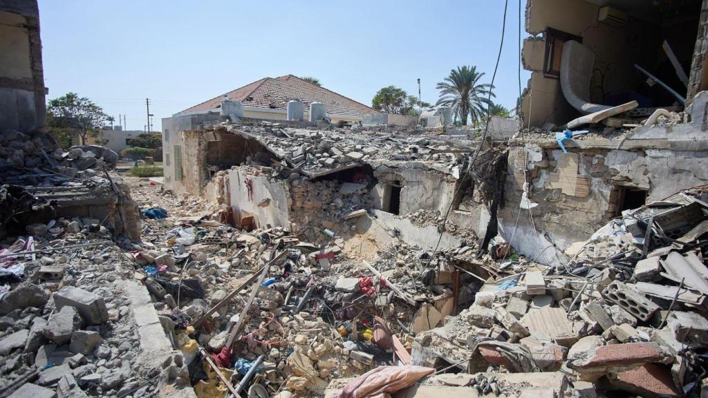 Sitio del bombardeo de ocho casas en el casco antiguo de Tiro, en el sur del Líbano.