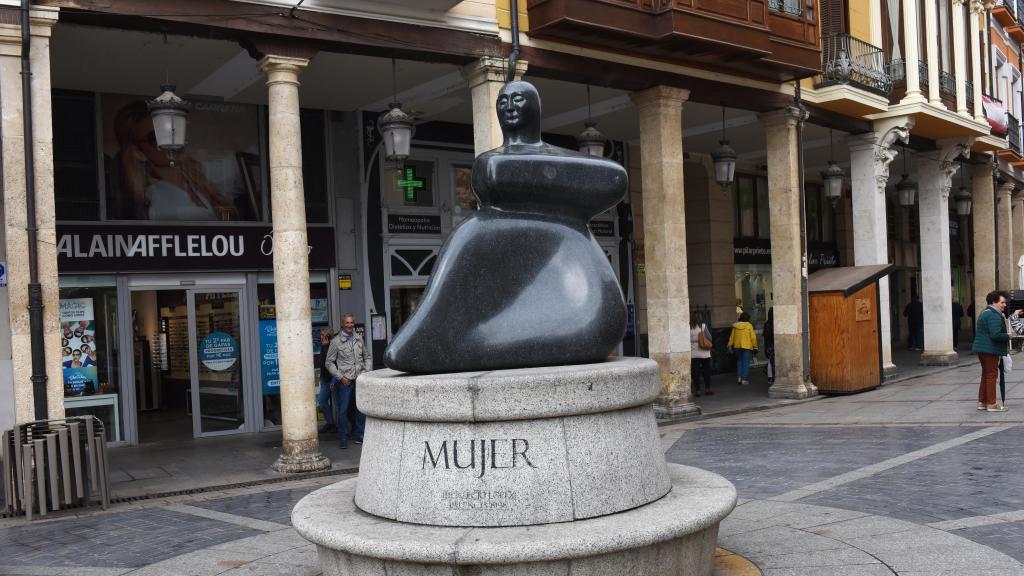 'Estatua a la mujer palentina', por Indalecio López.