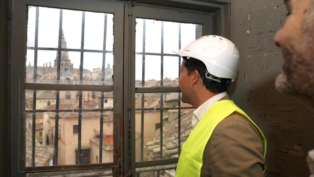 Un momento de la visita al edifico de Abdón de Paz.