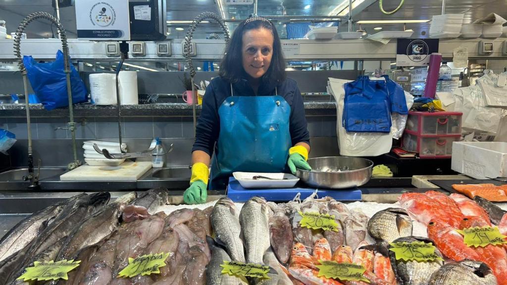 Una de las placeras del mercado de la Plaza de Lugo.