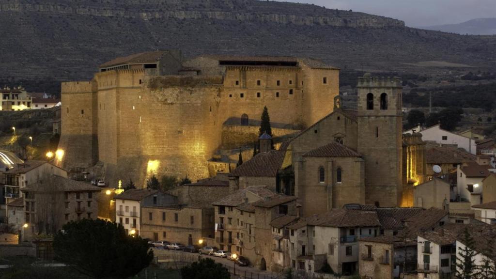 Castillo Medieval y iglesia de Mora de Rubielos.