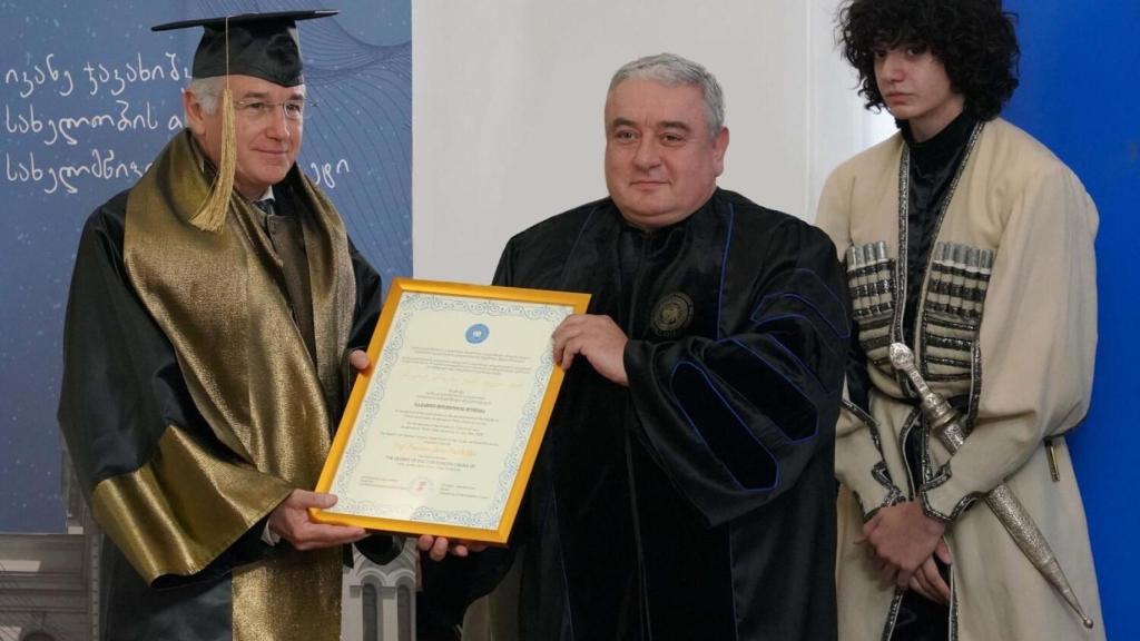 Javier Padillo recibe el doctor honoris causa en la Universidad Estatal de Tblisi