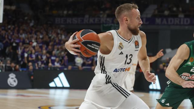 Dzanan Musa, durante una acción ante Panathinaikos.