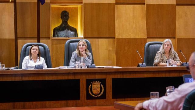 La concejala de Hacienda, Blanca Solans, en la comisión de Hacienda de este jueves en Zaragoza.