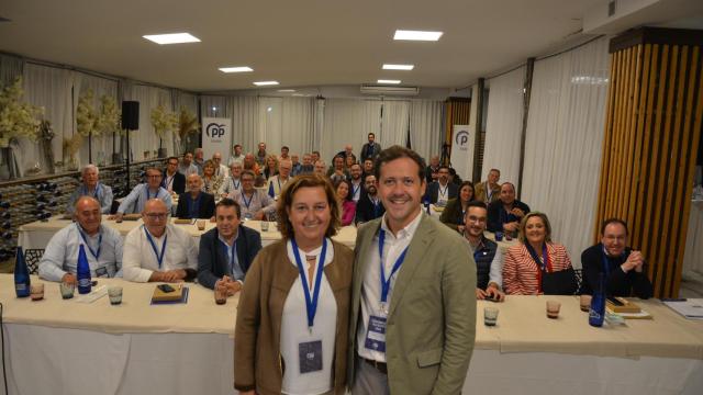 Conchi Cedillo y Carlos Velázquez en la convención.