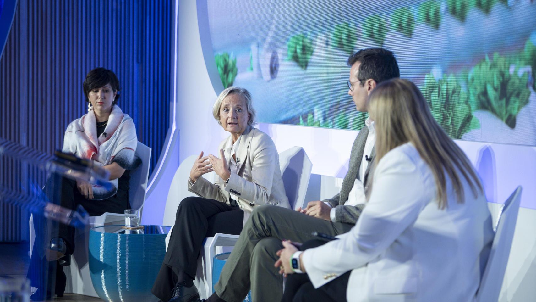 Mesa redonda de 'Arquitectura y sostenibilidad'. De izquierda a derecha: Alba Méndez García, Marta Vall-llosera Ferrán, Diego López Urruchi y Socorro Fernández Larrea.