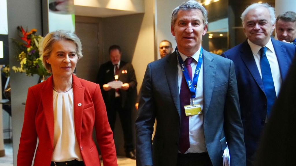 Alberto Núñez Feijóo con la presidenta de la Comisión Europea, Ursula Von der Leyen, este jueves en Bruselas.