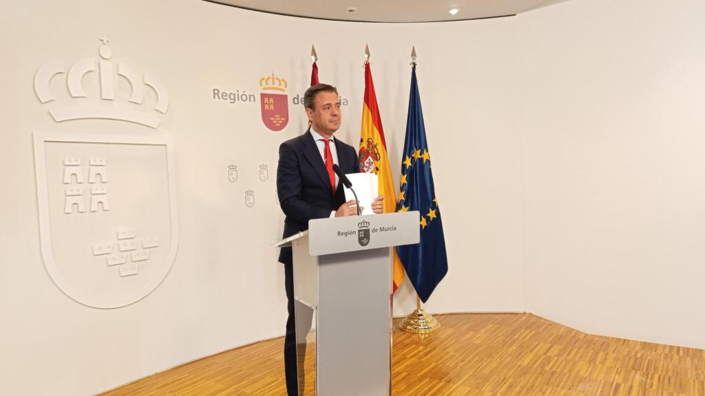 El consejero de Presidencia de la Región de Murcia, Marcos Ortuño, comparece este jueves ante los medios.