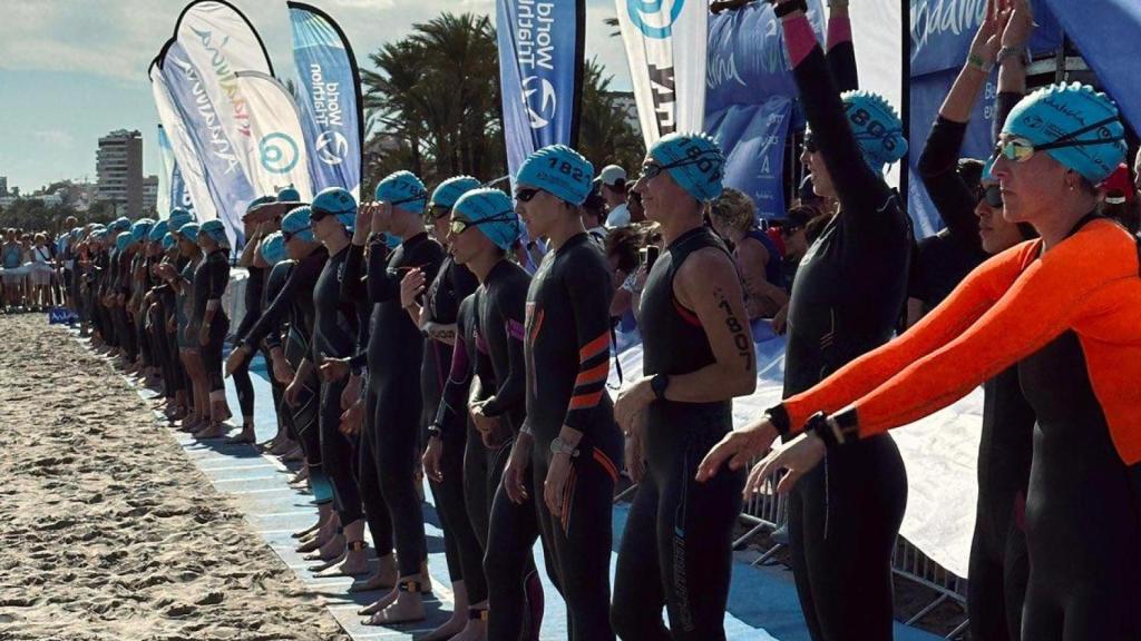 Participantes del  Mundial de Triatlón Torremolinos-Andalucía.