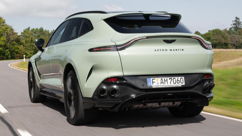 Aston Martin DBX707.