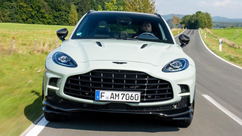 Interior del Aston Martin DBX707.