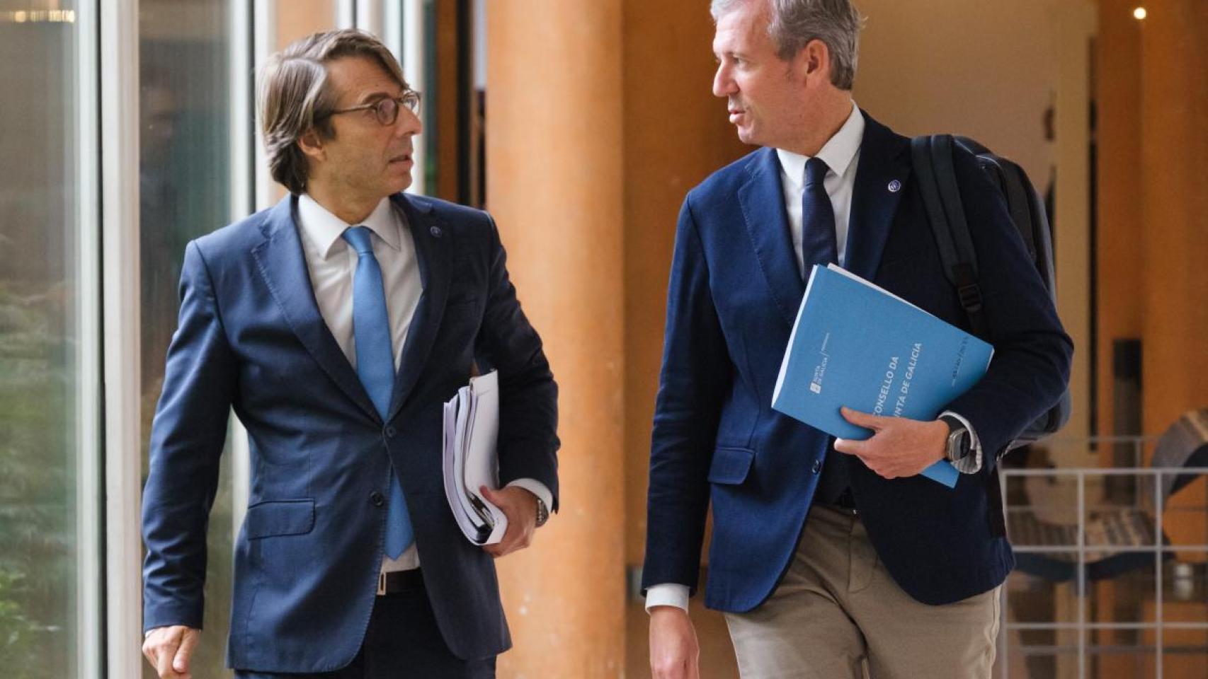 El conselleiro de Facenda, Miguel Corgos, y el presidente de la Xunta, Alfonso Rueda.