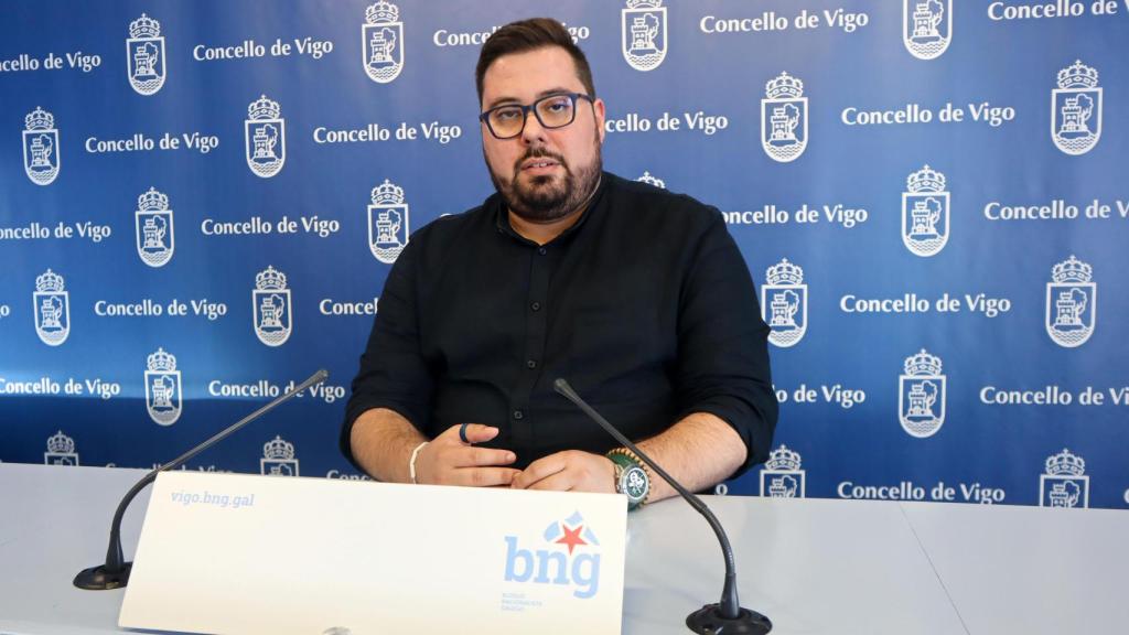 El portavoz municipal del BNG, Xabier P. Iglesias en rueda de prensa