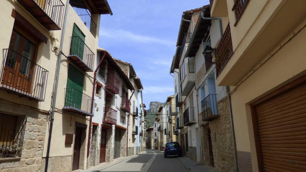 Una de las calles de Forcall (Castellón). EE